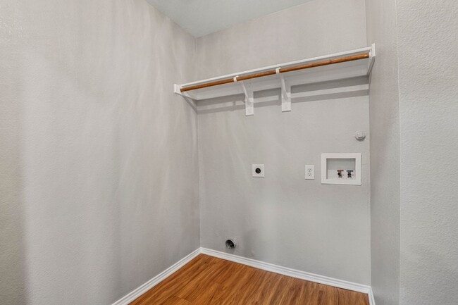 Building Photo - 468 Brookbank Dr