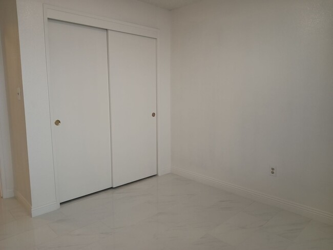 Building Photo - Stylish, Secure, and Pet-Friendly 3-Bedroo...