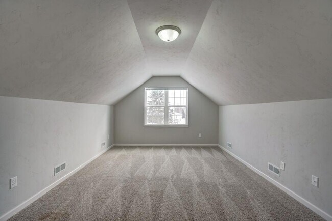 Building Photo - 434 Hanson Rd