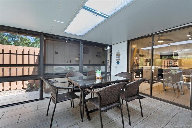 Building Photo - 5616 SE Riverboat Dr