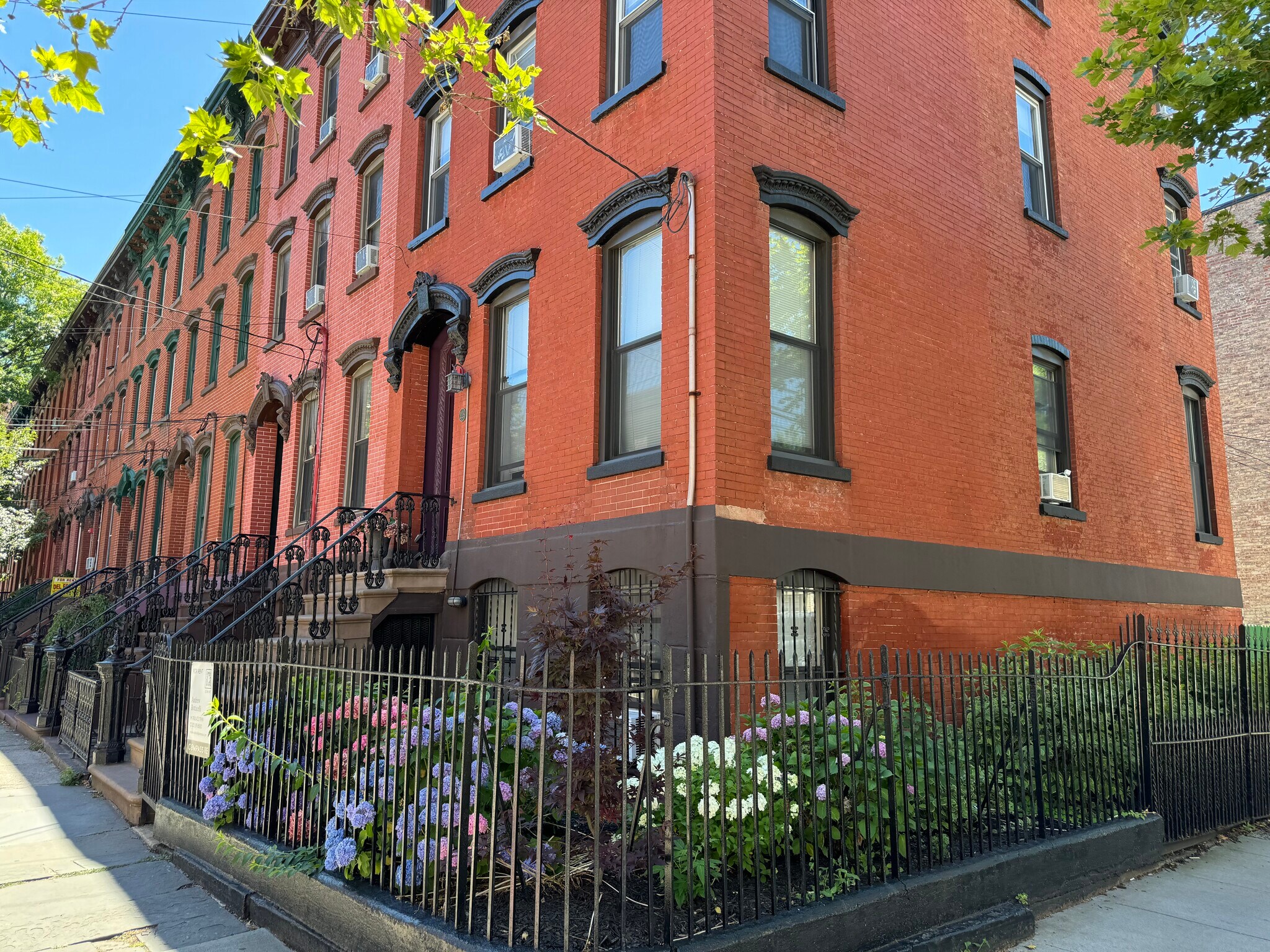 Building Photo - 229 8th St