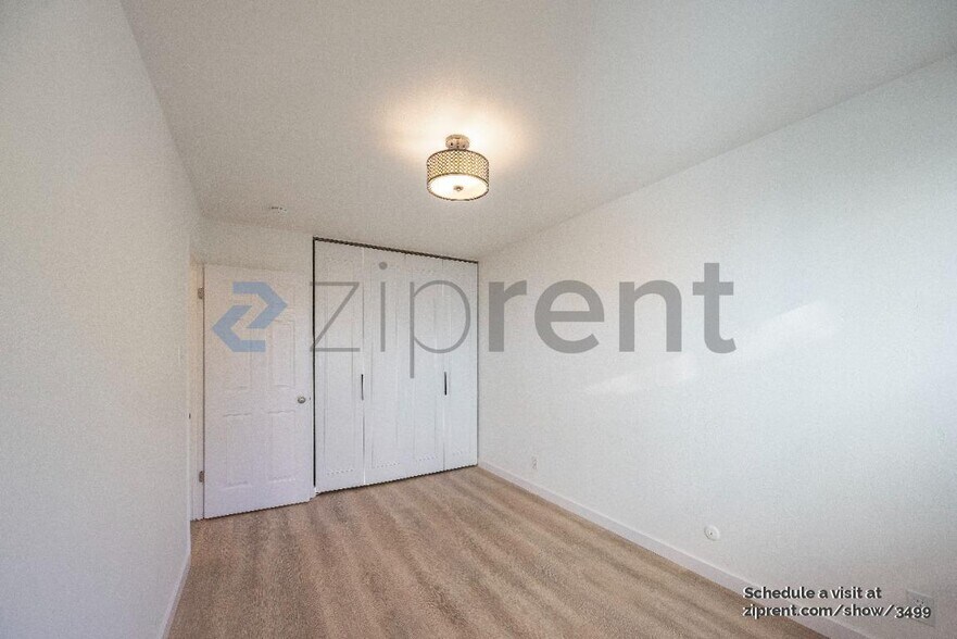 Building Photo - Unit