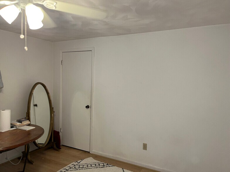 Building Photo - 47 Carol Ct