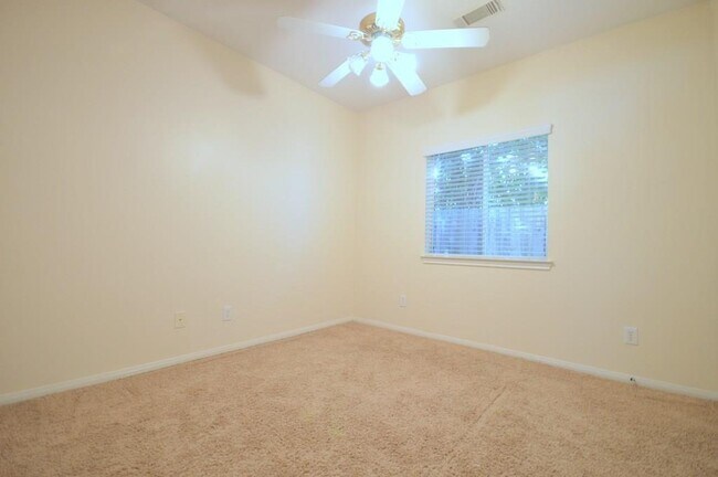Building Photo - 15603 Tarpon Springs Ct