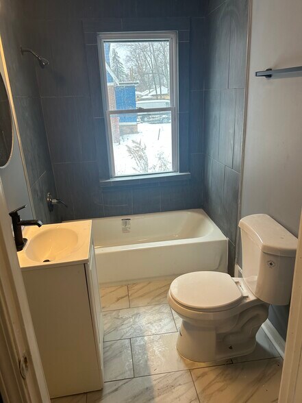 Building Photo - 14557 Strathmoor St