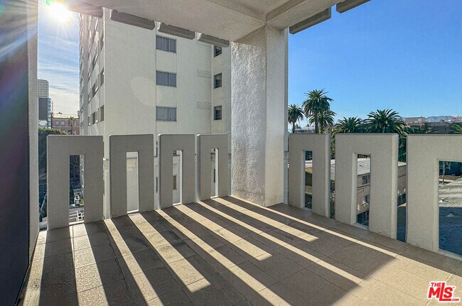 Building Photo - 1118 3rd St