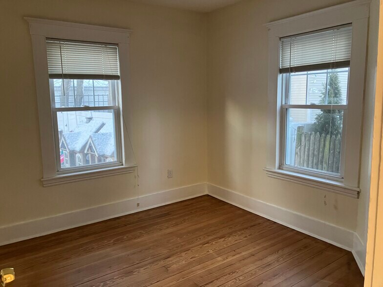 Building Photo - 2 Devereaux St