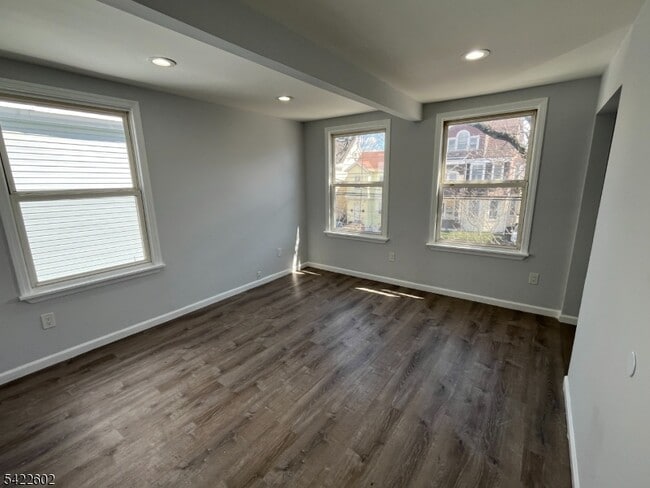 Building Photo - 389 Myrtle Ave