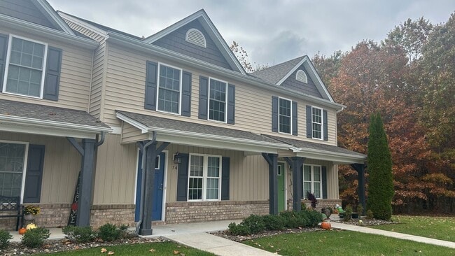 Building Photo - 3 Bedroom Townhouse in Tavern Grove
