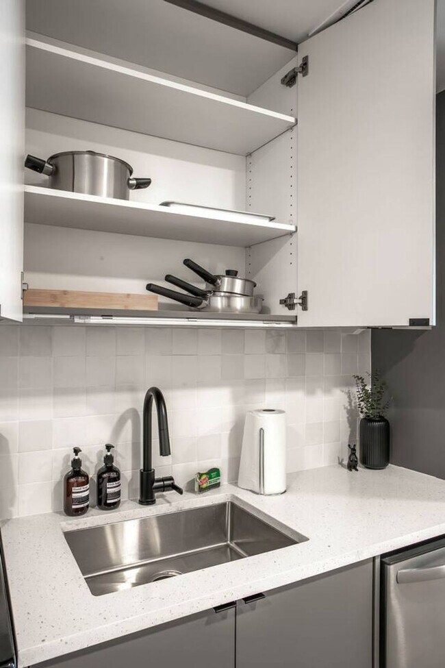 Building Photo - 1704 N 17th St