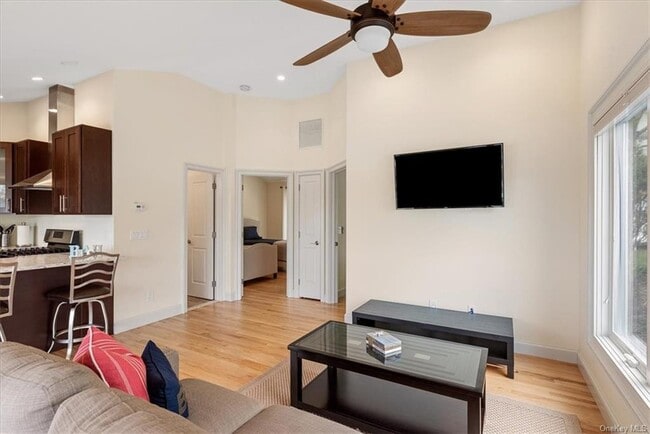 Building Photo - 73 W Tiana Rd