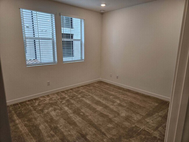 Building Photo - 1200 Lasso Way