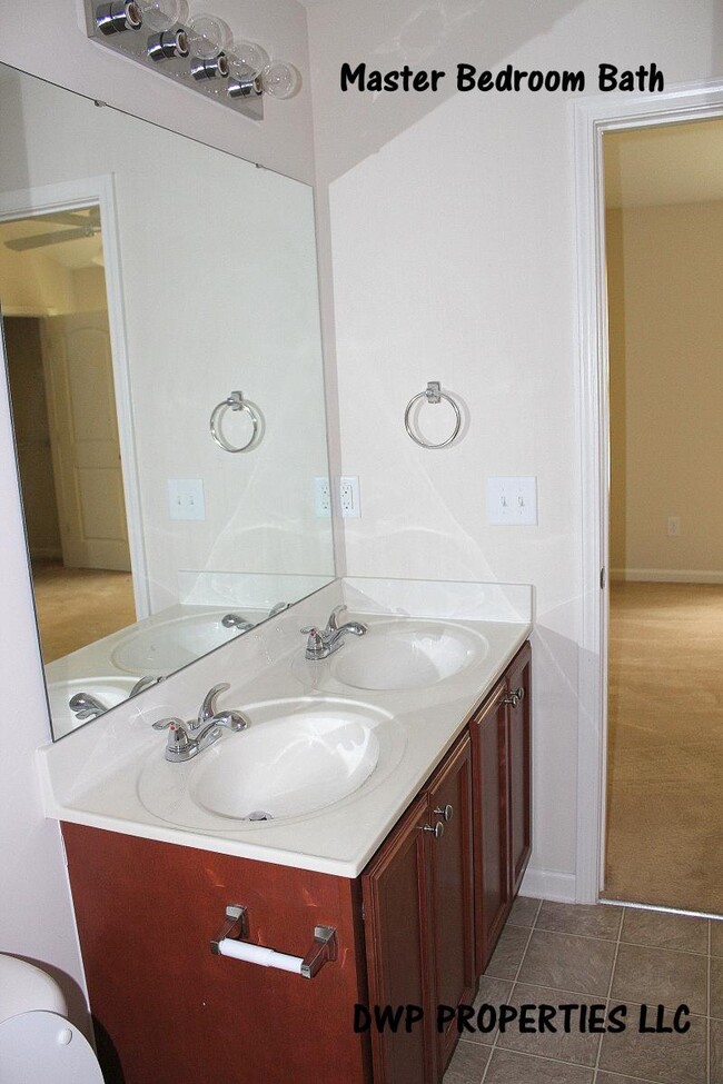 Building Photo - 4245 Youngstown Dr