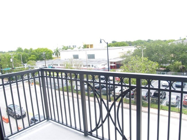 Building Photo - 301 Altara Ave