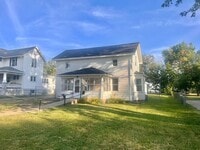 Building Photo - 4-Bedroom/2-Bath Home for Rent in Clinton, IA