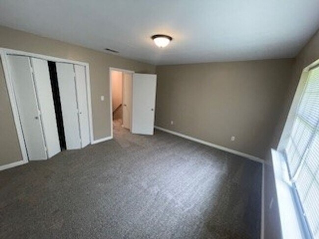 Building Photo - 44051 Stein Rd