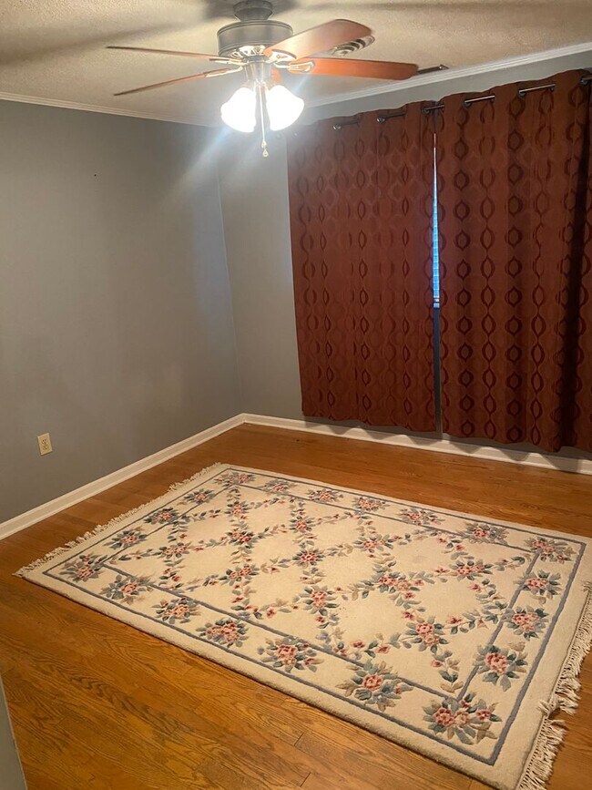 Building Photo - Radford, 2 BR / 1 BA Available Feb. 10th