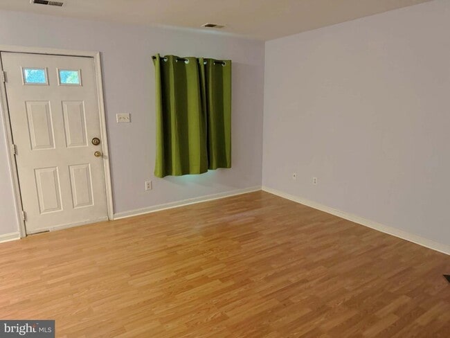 Building Photo - 319 Frederick Dr