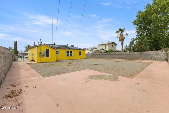 Building Photo - 137 Anita Cir
