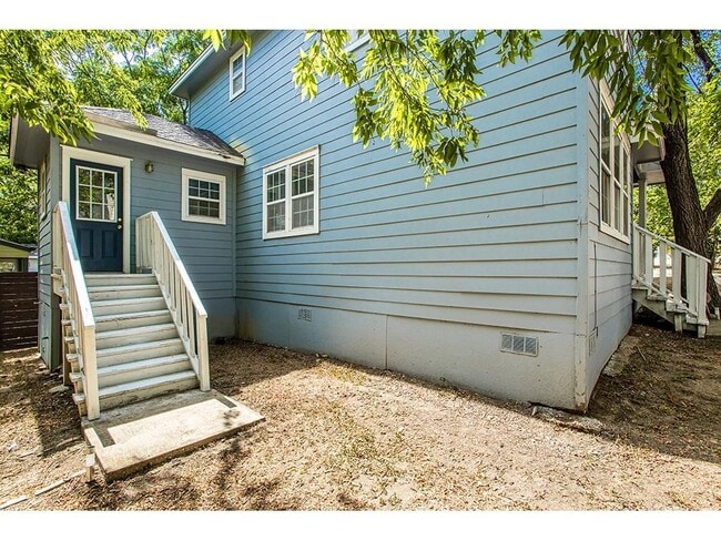 Building Photo - 2115 E 18th St