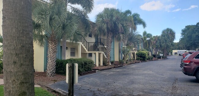 Building front - 2181 Lakeview Dr