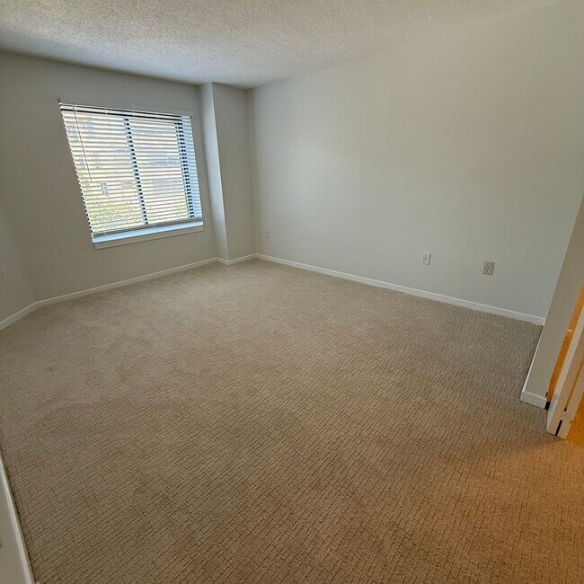 Building Photo - Observatory 402