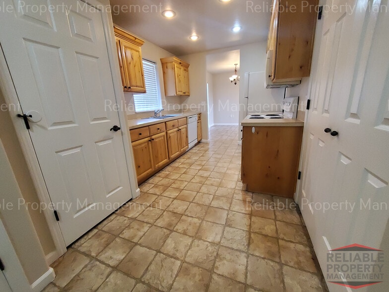 Building Photo - 1557 Bull Pen Way
