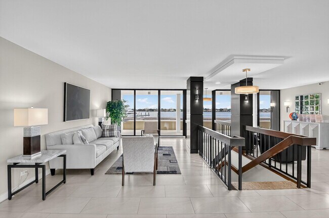 Building Photo - 132 Lakeshore Dr