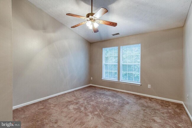 Building Photo - 27 Silver Birch Ct