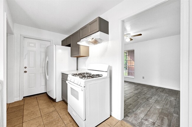 Building Photo - 13906 Bearwood Rd