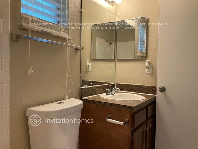 Building Photo - 2401 Driftwood Dr