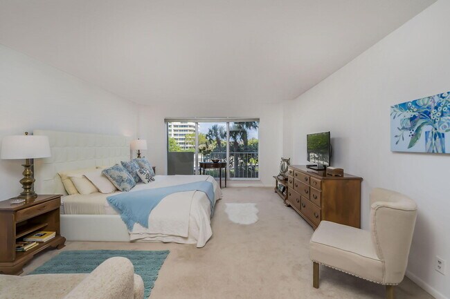 Building Photo - 4301 N Ocean Blvd