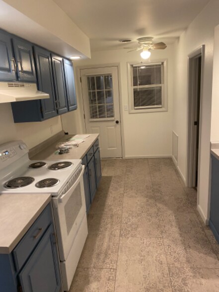 Primary Photo - 902 Townline Rd