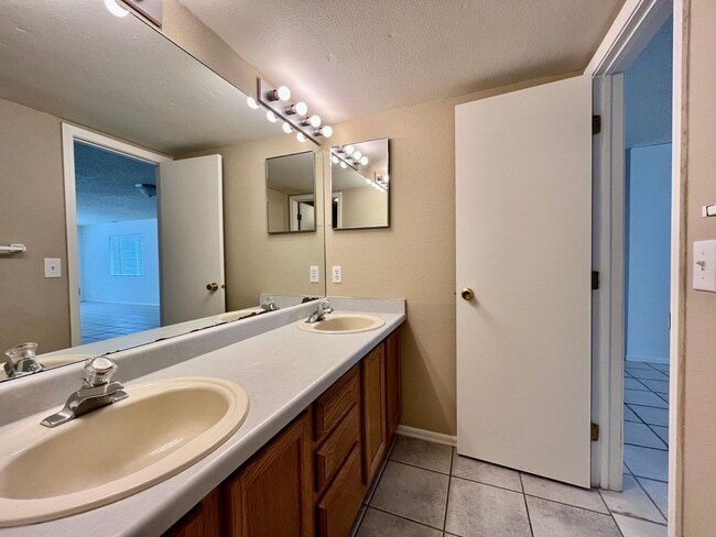 Building Photo - Ranch Style 4 Bedroom Home