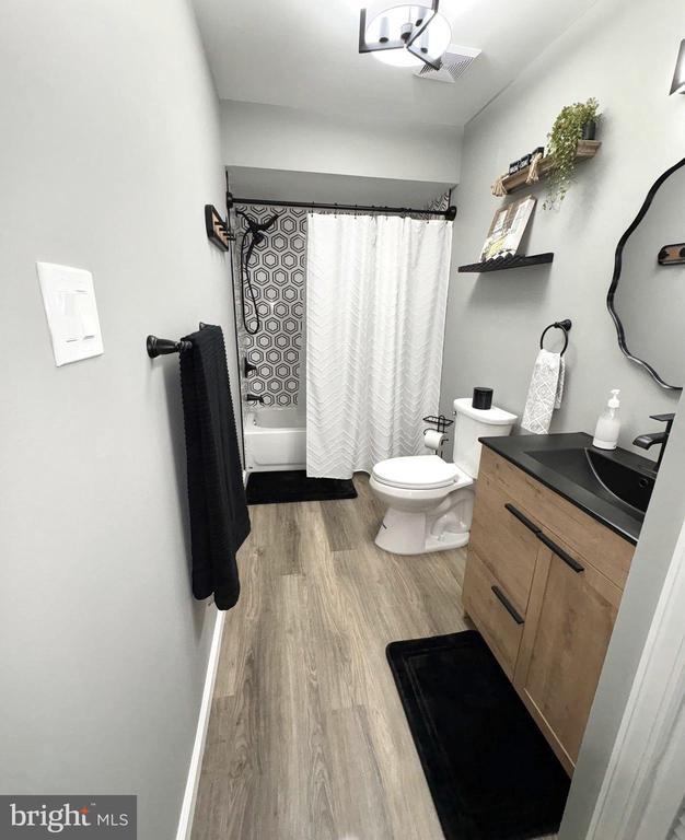 Building Photo - 16 Pickwick Pl