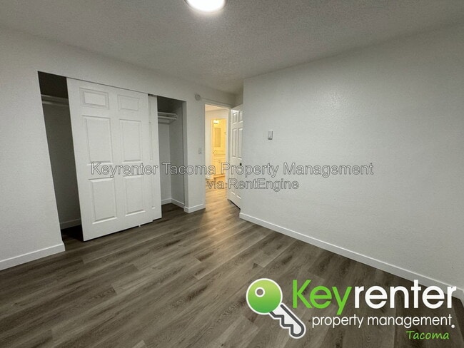 Building Photo - 15911 18th Ave Ct E