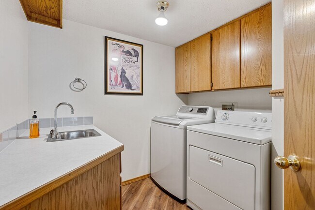 Building Photo - Stunning Home and Three Bay Shop Along Spo...