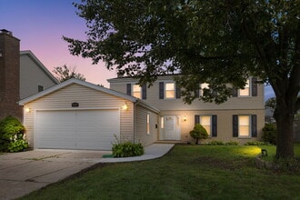 Building Photo - 421 Collen Dr