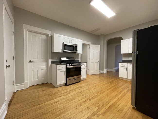 Kitchen with stainless steel appliances - 1841 N Hermitage