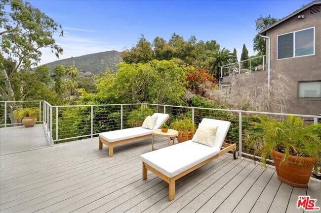Building Photo - 3074 Lake Hollywood Dr