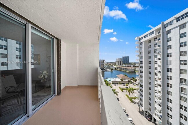Building Photo - 1865 S Ocean Dr