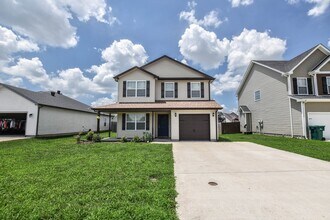 Building Photo - Pet Friendly in Fox Meadow!