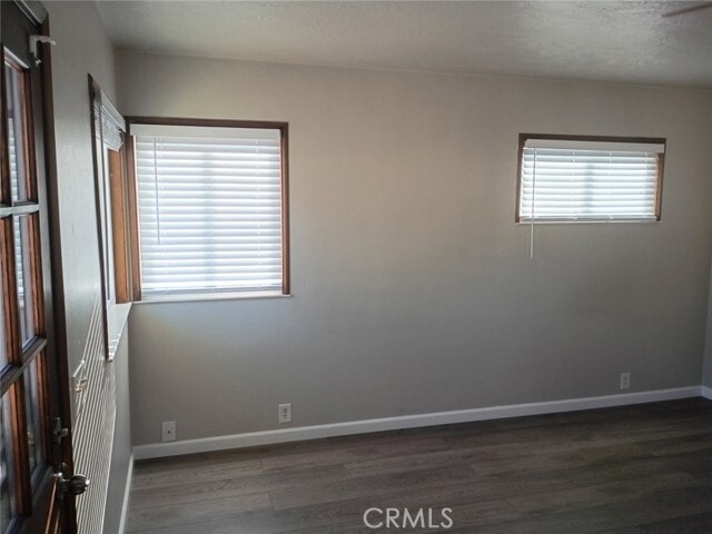 Building Photo - 947 E Cypress Ave