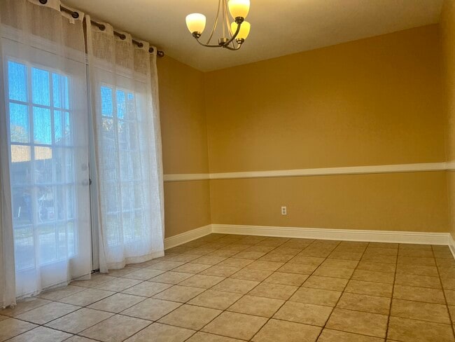 Building Photo - 225 Brett Dr