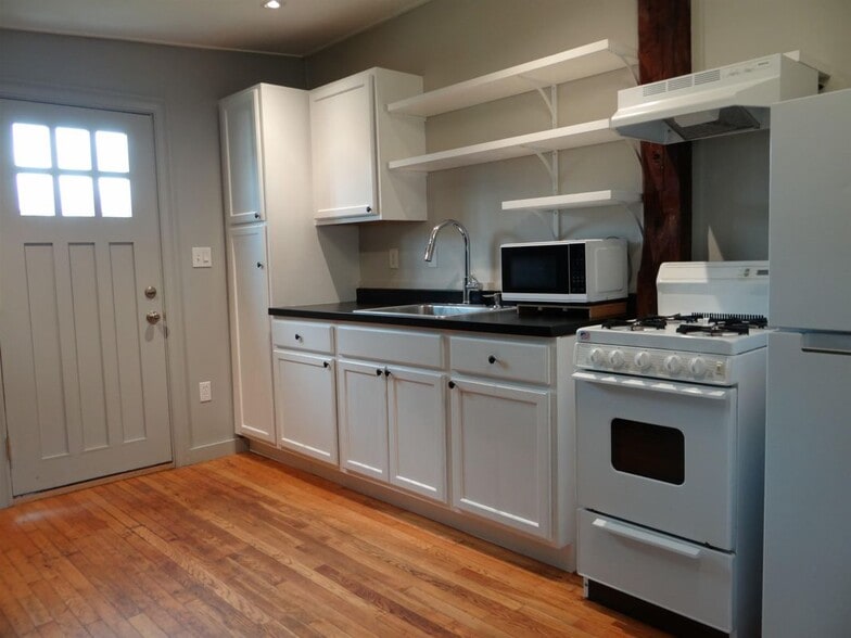 Building Photo - 25 School, 25