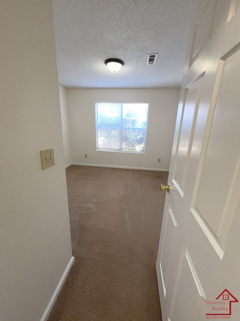 Building Photo - 430 Oriole Dr