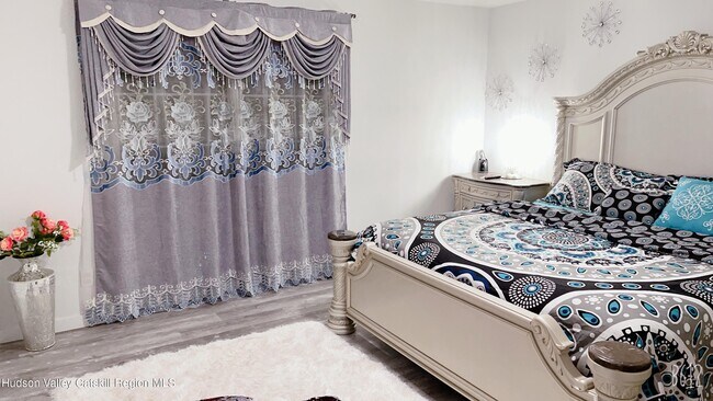 Building Photo - 33 Mary Ave