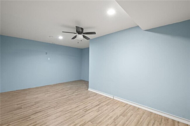 Building Photo - 675 Clearwater Pl