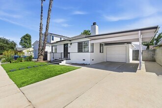 Building Photo - Beautiful modern 3 Bed + 2 Bath House + Den/Office & Backyard