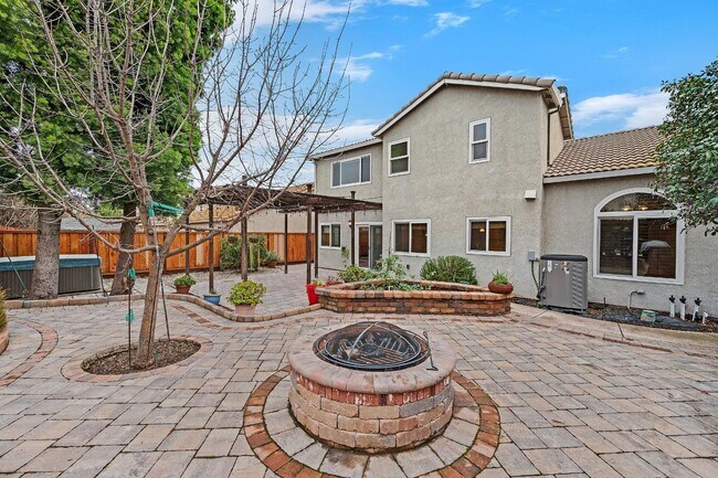 Building Photo - 1005 Mabel Josephine Ct